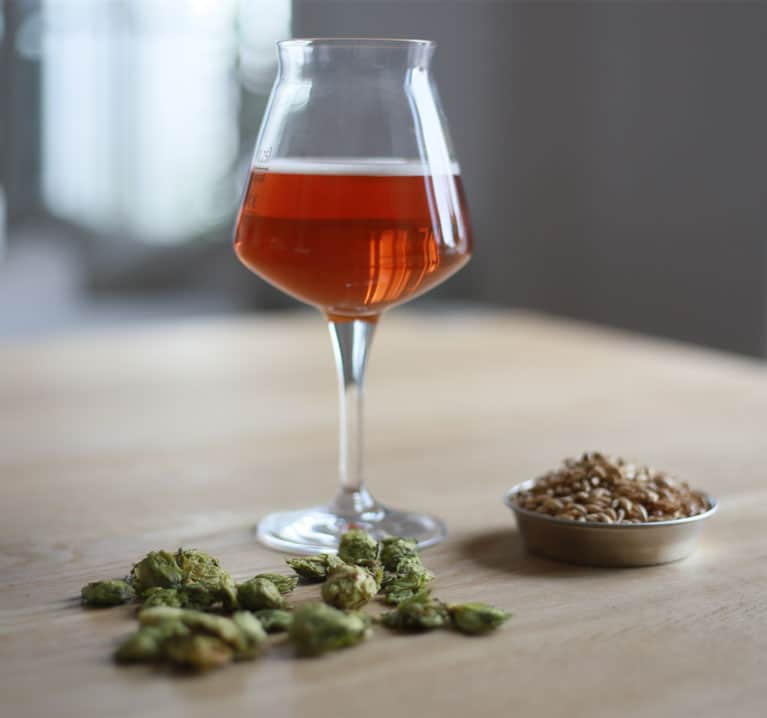 verre-bierre-houblon
