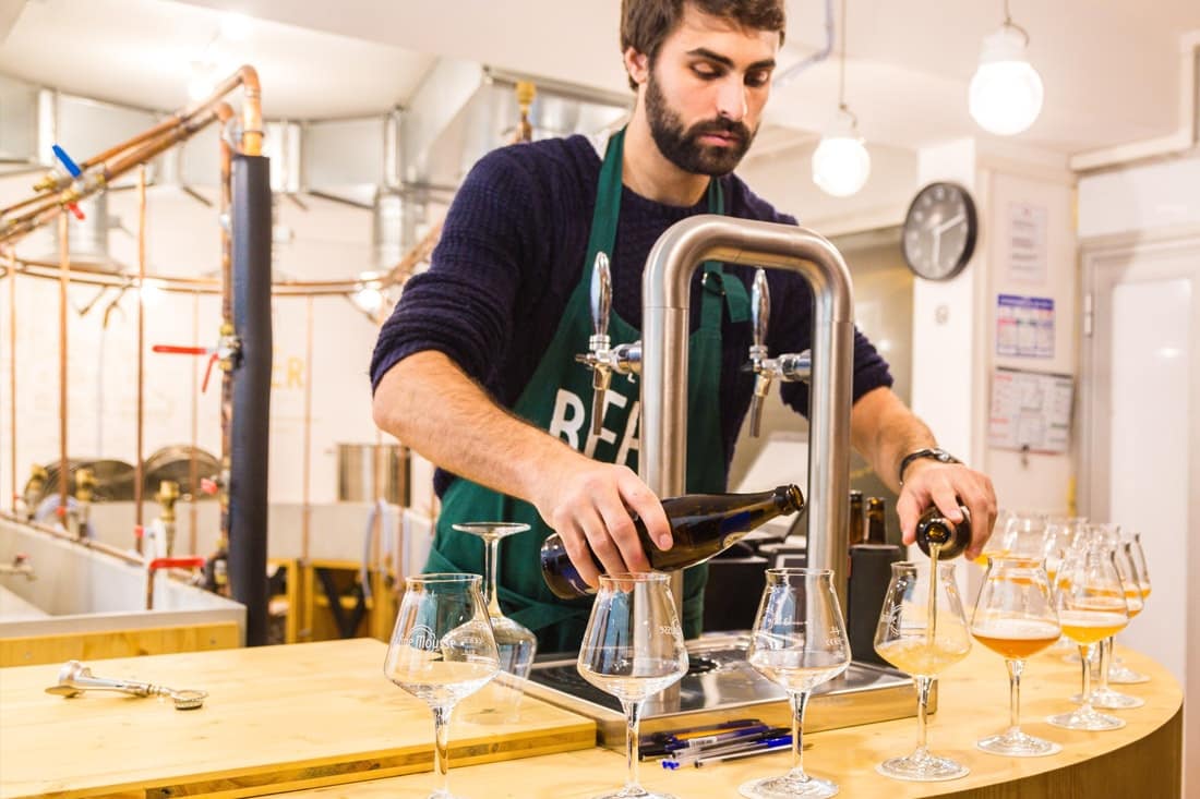 team-building-atelier-degustation-min Brasseurs en formation pour apprendre à brasser de la bière