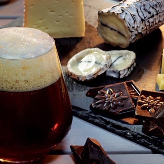privatisation-aperitif-min Bière et planche de charcuterie