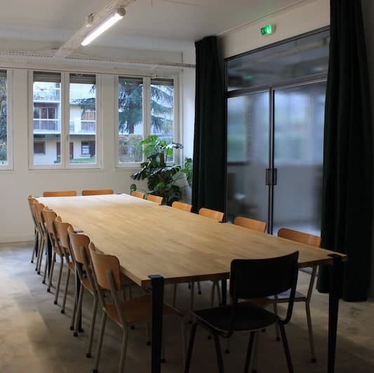 salle-reunion-min Salle de réunion à privatiser