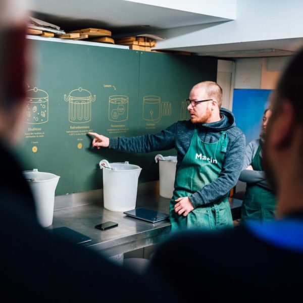 Présentation des étapes de fabrication de bière aux collaborateurs