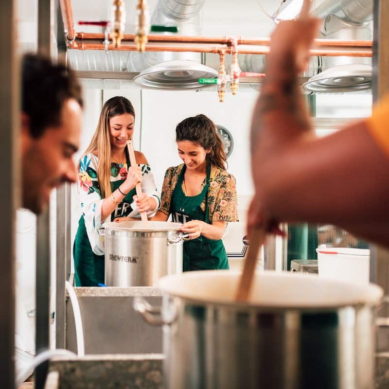 6-atelier-maitre-brasseur-min Brasseur qui apprend à brasser sa bière